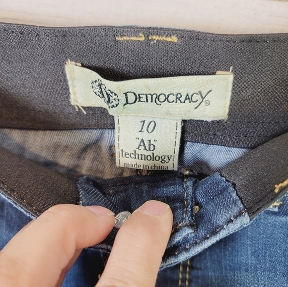 DEMOCRACY "AB" TECHNOLOGY MEDIUM DARK WASH JEANS, SZ 10 - Picture 4 of 10